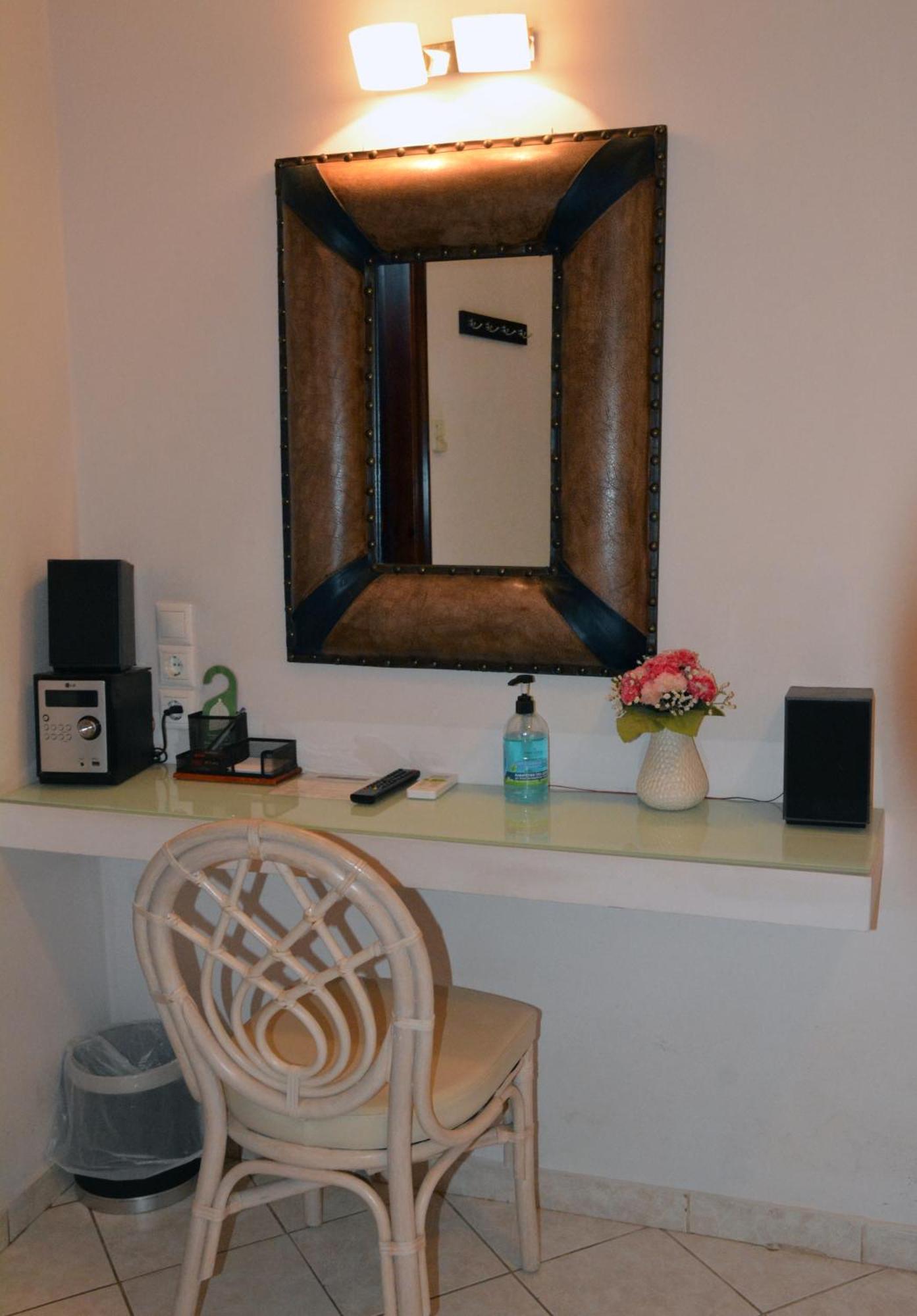 Enetiko Rooms Chrissi Akti Chania Exterior foto