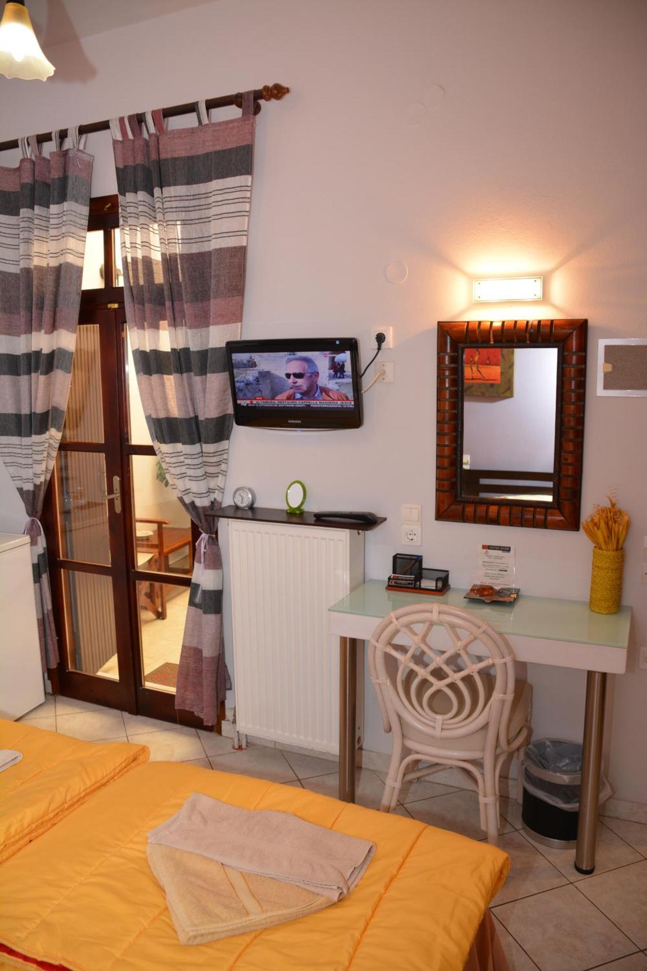 Enetiko Rooms Chrissi Akti Chania Exterior foto